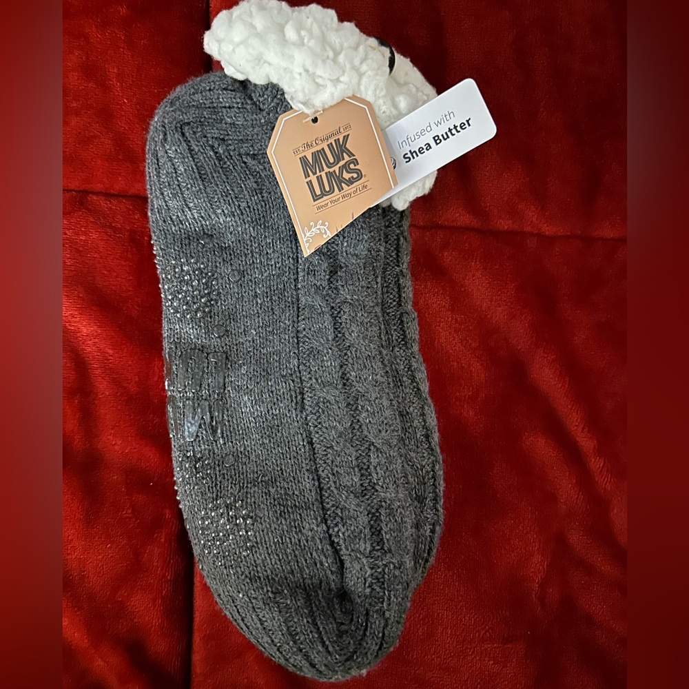 Muk Luks heather grey ankle cabin socks